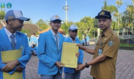 Apel Pagi, Penyambutan Siswa Baru, dan Penyerahan Hadiah Class Meeting Semester Genap 2024/2025