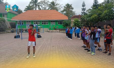 Latihan Rutin Ekstrakurikuler Voli: Menumbuhkan Semangat, Disiplin, dan Prestasi Sejak Dini